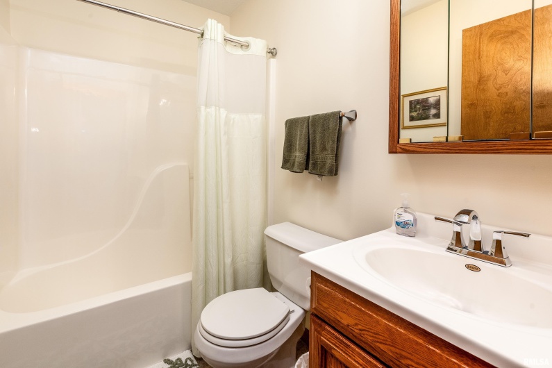 304 10TH Street, Johnston City, Illinois 62951, 3 Bedrooms Bedrooms, 0 ,2 BathroomsBathrooms,Residential,For Sale,10TH,0,RMAQC4267592