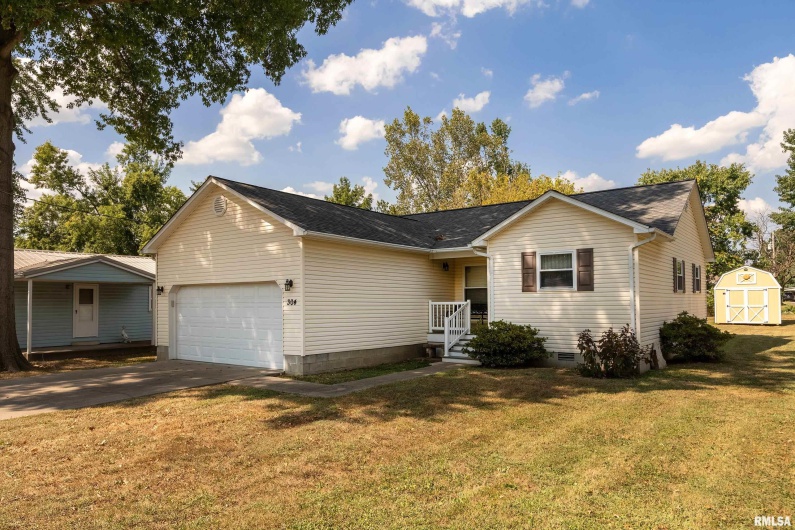 304 10TH Street, Johnston City, Illinois 62951, 3 Bedrooms Bedrooms, 0 ,2 BathroomsBathrooms,Residential,For Sale,10TH,0,RMAQC4267592