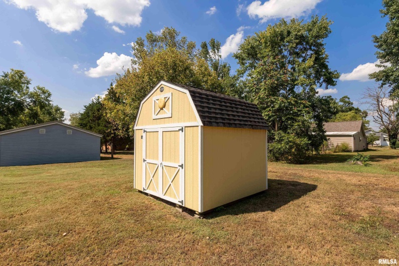 304 10TH Street, Johnston City, Illinois 62951, 3 Bedrooms Bedrooms, 0 ,2 BathroomsBathrooms,Residential,For Sale,10TH,0,RMAQC4267592