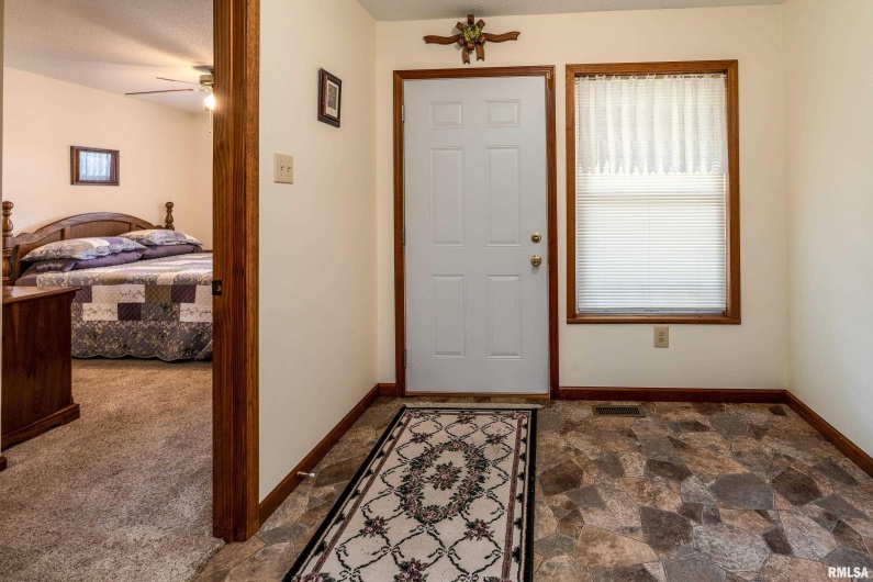 304 10TH Street, Johnston City, Illinois 62951, 3 Bedrooms Bedrooms, 0 ,2 BathroomsBathrooms,Residential,For Sale,10TH,0,RMAQC4267592