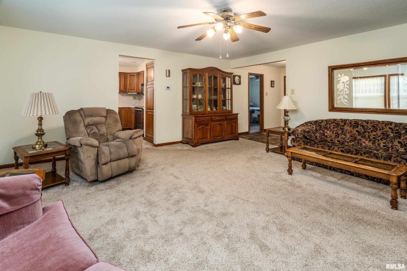 304 10TH Street, Johnston City, Illinois 62951, 3 Bedrooms Bedrooms, 0 ,2 BathroomsBathrooms,Residential,For Sale,10TH,0,RMAQC4267592