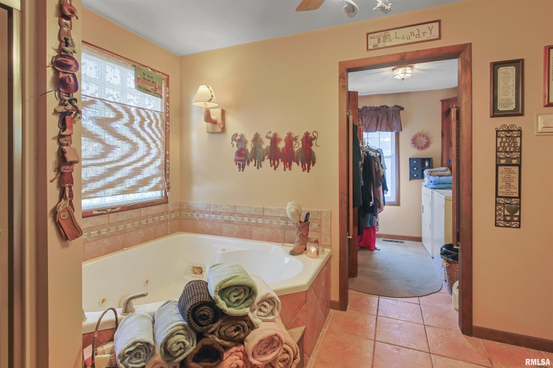 11939 Cochran Road, Marion, Illinois 62959, 4 Bedrooms Bedrooms, 0 ,3 BathroomsBathrooms,Residential,For Sale,Cochran,0,RMAEB459817
