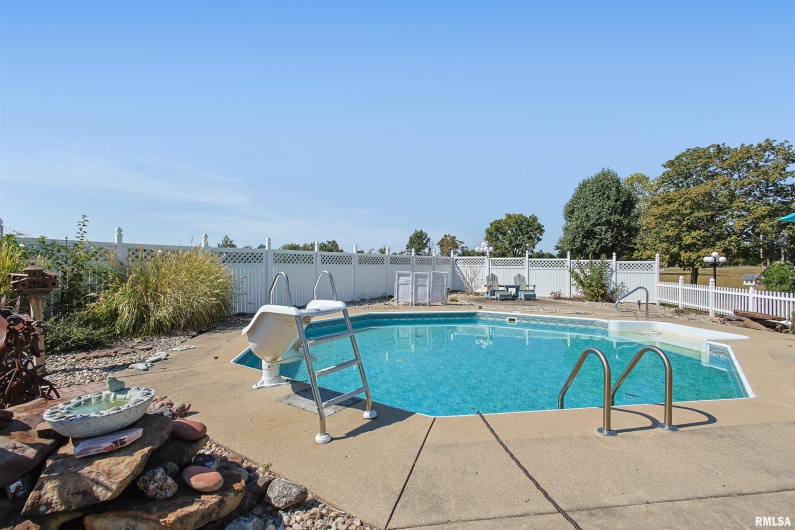 11939 Cochran Road, Marion, Illinois 62959, 4 Bedrooms Bedrooms, 0 ,3 BathroomsBathrooms,Residential,For Sale,Cochran,0,RMAEB459817