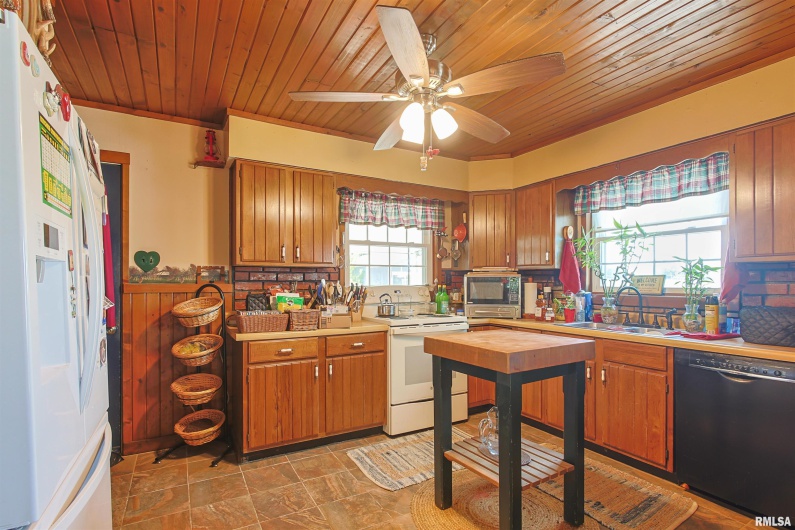 11939 Cochran Road, Marion, Illinois 62959, 4 Bedrooms Bedrooms, 0 ,3 BathroomsBathrooms,Residential,For Sale,Cochran,0,RMAEB459817