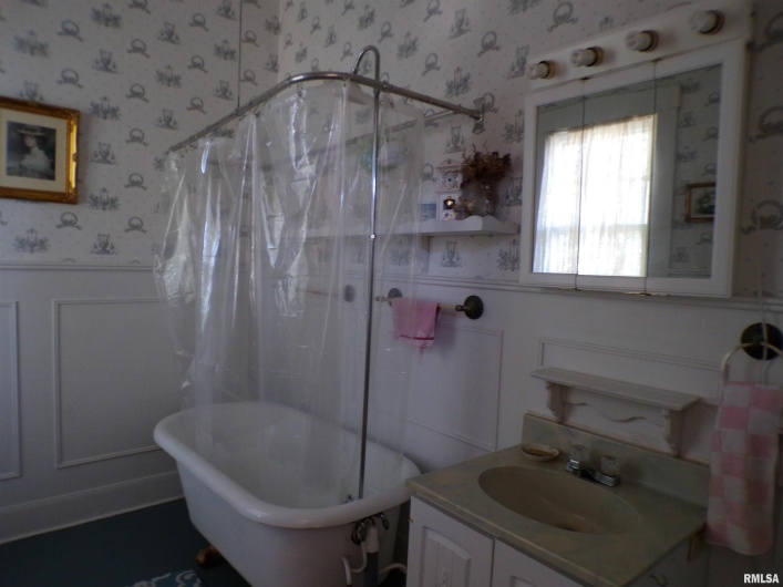 410 Saint Louis Street, Sparta, Illinois 62286, 4 Bedrooms Bedrooms, 0 ,3 BathroomsBathrooms,Residential,For Sale,Saint Louis,0,RMAEB458832