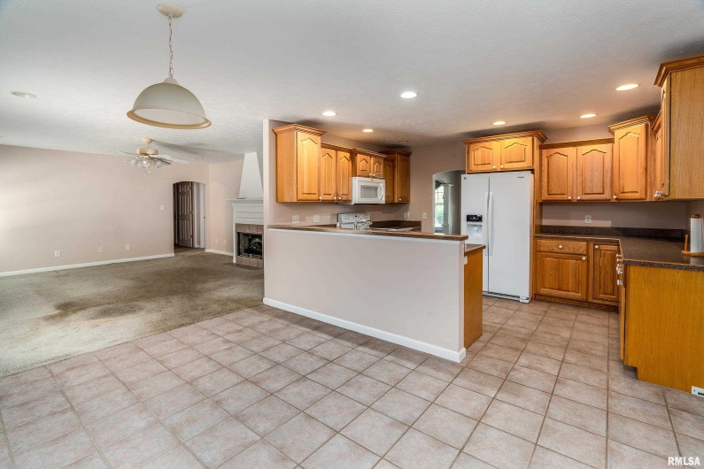 403 ARBOR Drive, Carterville, Illinois 62918, 4 Bedrooms Bedrooms, 0 ,2 BathroomsBathrooms,Residential,For Sale,ARBOR,0,RMAEB459818