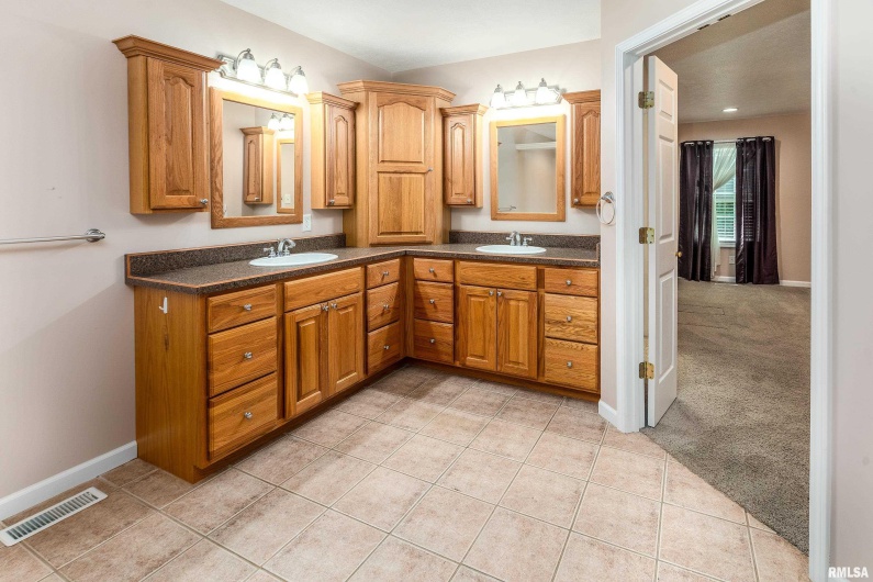 403 ARBOR Drive, Carterville, Illinois 62918, 4 Bedrooms Bedrooms, 0 ,2 BathroomsBathrooms,Residential,For Sale,ARBOR,0,RMAEB459818