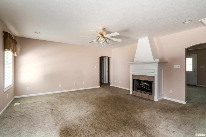 403 ARBOR Drive, Carterville, Illinois 62918, 4 Bedrooms Bedrooms, 0 ,2 BathroomsBathrooms,Residential,For Sale,ARBOR,0,RMAEB459818