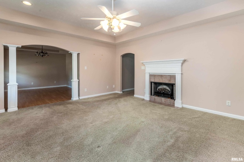 403 ARBOR Drive, Carterville, Illinois 62918, 4 Bedrooms Bedrooms, 0 ,2 BathroomsBathrooms,Residential,For Sale,ARBOR,0,RMAEB459818