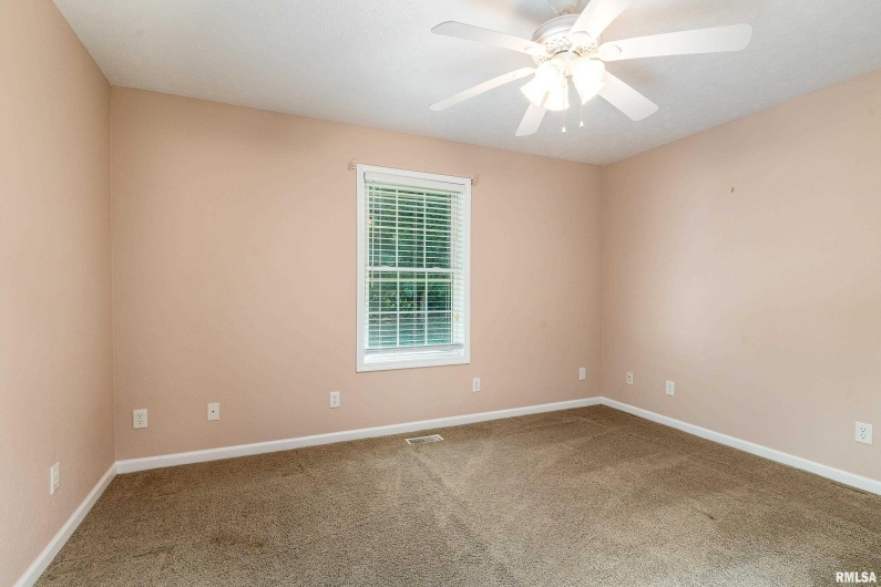 403 ARBOR Drive, Carterville, Illinois 62918, 4 Bedrooms Bedrooms, 0 ,2 BathroomsBathrooms,Residential,For Sale,ARBOR,0,RMAEB459818