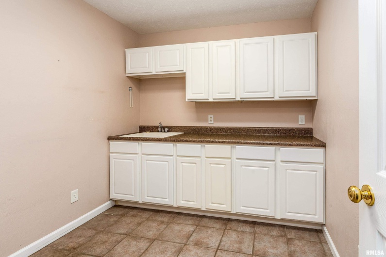 403 ARBOR Drive, Carterville, Illinois 62918, 4 Bedrooms Bedrooms, 0 ,2 BathroomsBathrooms,Residential,For Sale,ARBOR,0,RMAEB459818
