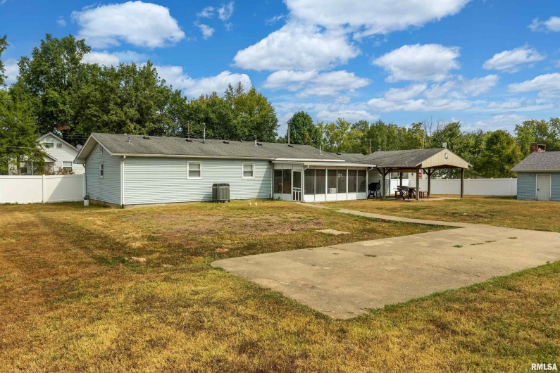 509 BERRY Street, Freeman Spur, Illinois 62841, 3 Bedrooms Bedrooms, 0 ,2 BathroomsBathrooms,Residential,For Sale,BERRY,0,RMAQC4267595