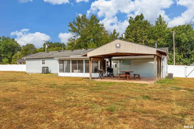 509 BERRY Street, Freeman Spur, Illinois 62841, 3 Bedrooms Bedrooms, 0 ,2 BathroomsBathrooms,Residential,For Sale,BERRY,0,RMAQC4267595