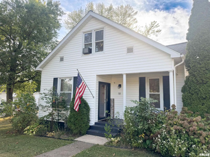 311 LOCUST Street, Jonesboro, Illinois 62952, 3 Bedrooms Bedrooms, 0 ,1 BathroomBathrooms,Residential,For Sale,LOCUST,0,RMAEB459821