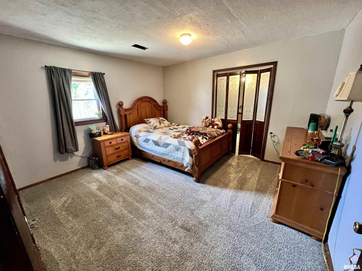 404 OAK Street, Anna, Illinois 62906, 3 Bedrooms Bedrooms, 0 ,2 BathroomsBathrooms,Residential,For Sale,OAK,0,RMAQC4267597