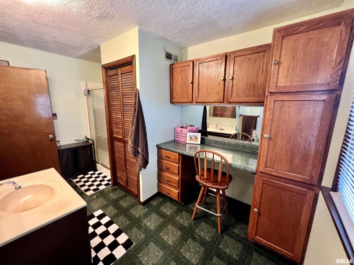 404 OAK Street, Anna, Illinois 62906, 3 Bedrooms Bedrooms, 0 ,2 BathroomsBathrooms,Residential,For Sale,OAK,0,RMAQC4267597