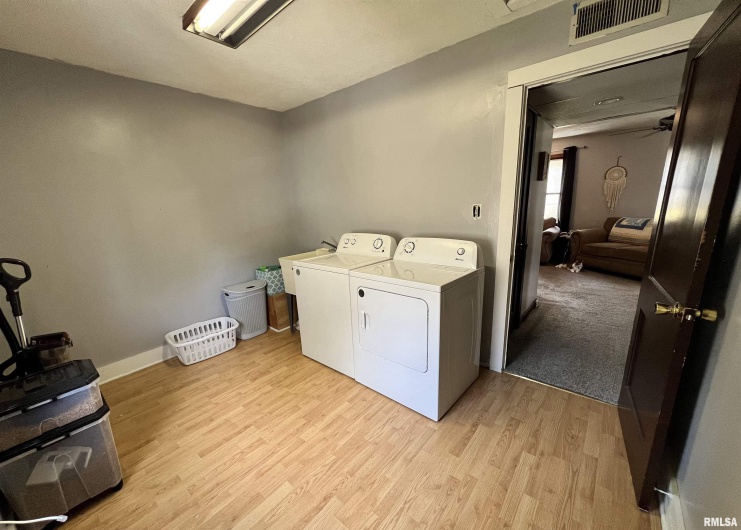 404 OAK Street, Anna, Illinois 62906, 3 Bedrooms Bedrooms, 0 ,2 BathroomsBathrooms,Residential,For Sale,OAK,0,RMAQC4267597