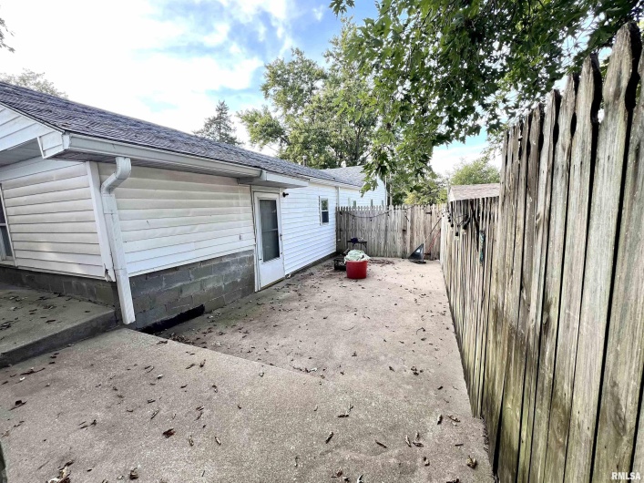 404 OAK Street, Anna, Illinois 62906, 3 Bedrooms Bedrooms, 0 ,2 BathroomsBathrooms,Residential,For Sale,OAK,0,RMAQC4267597