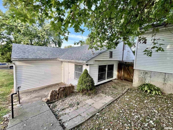 404 OAK Street, Anna, Illinois 62906, 3 Bedrooms Bedrooms, 0 ,2 BathroomsBathrooms,Residential,For Sale,OAK,0,RMAQC4267597