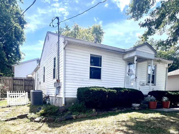 404 OAK Street, Anna, Illinois 62906, 3 Bedrooms Bedrooms, 0 ,2 BathroomsBathrooms,Residential,For Sale,OAK,0,RMAQC4267597