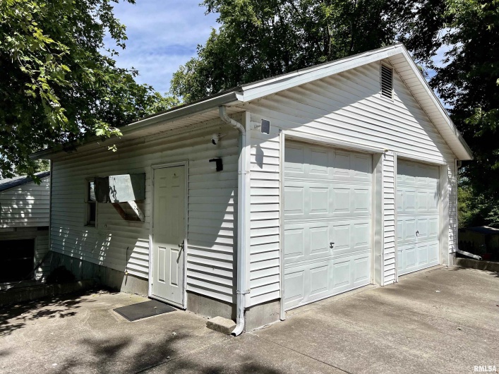 404 OAK Street, Anna, Illinois 62906, 3 Bedrooms Bedrooms, 0 ,2 BathroomsBathrooms,Residential,For Sale,OAK,0,RMAQC4267597
