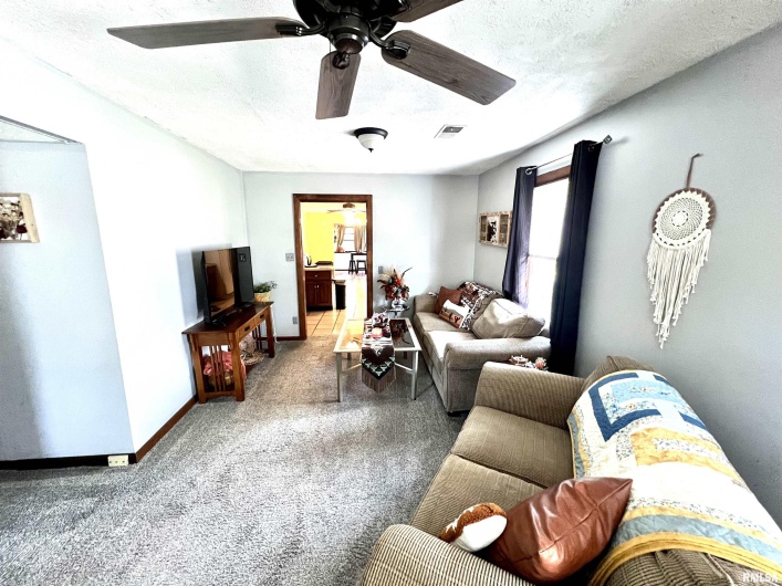 404 OAK Street, Anna, Illinois 62906, 3 Bedrooms Bedrooms, 0 ,2 BathroomsBathrooms,Residential,For Sale,OAK,0,RMAQC4267597