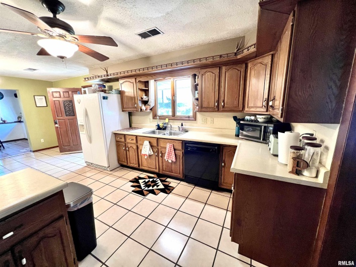 404 OAK Street, Anna, Illinois 62906, 3 Bedrooms Bedrooms, 0 ,2 BathroomsBathrooms,Residential,For Sale,OAK,0,RMAQC4267597