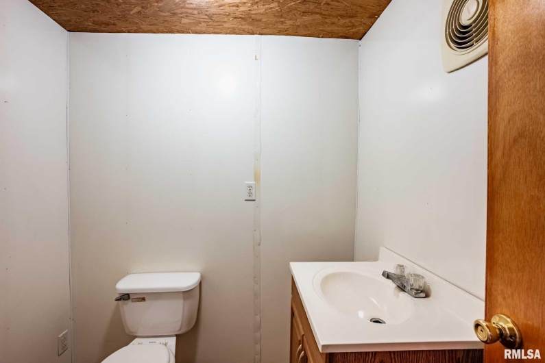 370 DOVE Lane, Elkville, Illinois 62932, 3 Bedrooms Bedrooms, 0 ,2 BathroomsBathrooms,Residential,For Sale,DOVE,0,RMAQC4267609