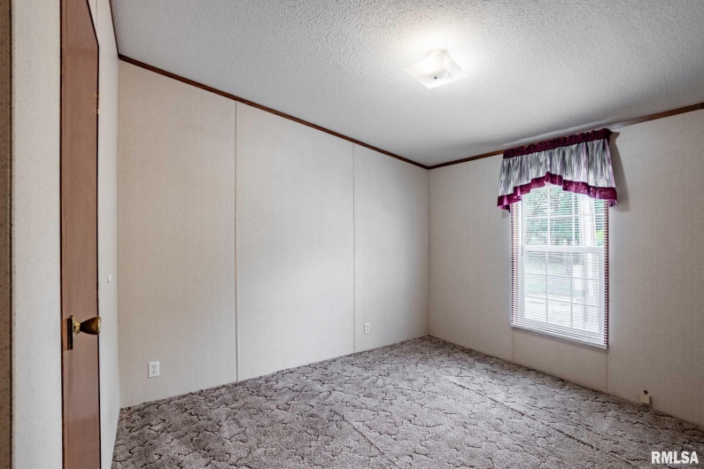 370 DOVE Lane, Elkville, Illinois 62932, 3 Bedrooms Bedrooms, 0 ,2 BathroomsBathrooms,Residential,For Sale,DOVE,0,RMAQC4267609