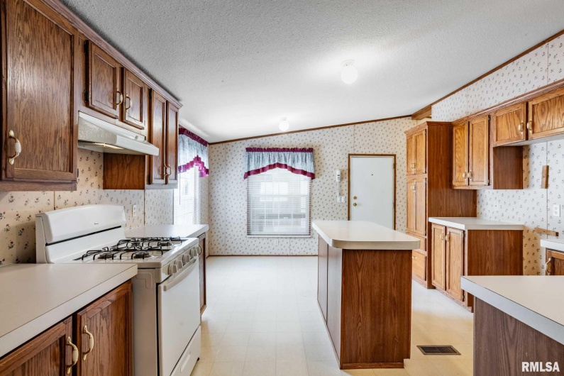 370 DOVE Lane, Elkville, Illinois 62932, 3 Bedrooms Bedrooms, 0 ,2 BathroomsBathrooms,Residential,For Sale,DOVE,0,RMAQC4267609