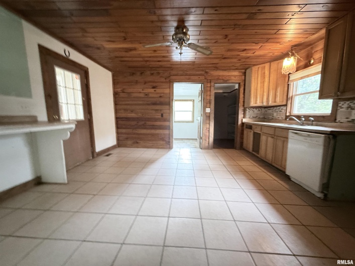 111 LINCOLN Street, Anna, Illinois 62906, 4 Bedrooms Bedrooms, 0 ,2 BathroomsBathrooms,Residential,For Sale,LINCOLN,0,RMAEB459831
