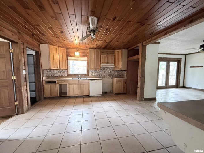 111 LINCOLN Street, Anna, Illinois 62906, 4 Bedrooms Bedrooms, 0 ,2 BathroomsBathrooms,Residential,For Sale,LINCOLN,0,RMAEB459831