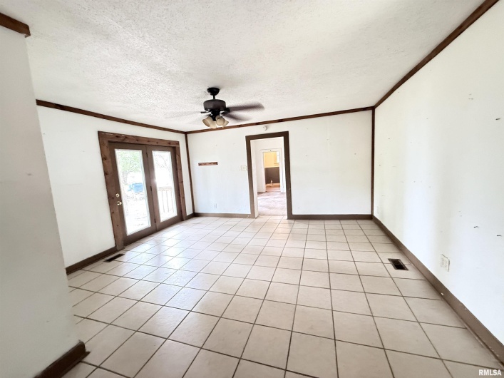 111 LINCOLN Street, Anna, Illinois 62906, 4 Bedrooms Bedrooms, 0 ,2 BathroomsBathrooms,Residential,For Sale,LINCOLN,0,RMAEB459831
