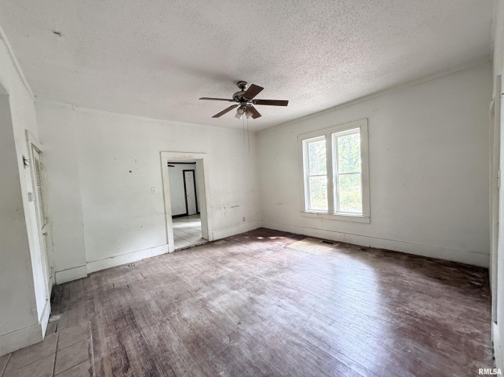 111 LINCOLN Street, Anna, Illinois 62906, 4 Bedrooms Bedrooms, 0 ,2 BathroomsBathrooms,Residential,For Sale,LINCOLN,0,RMAEB459831