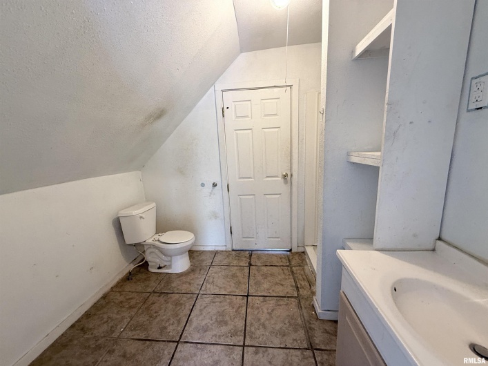 111 LINCOLN Street, Anna, Illinois 62906, 4 Bedrooms Bedrooms, 0 ,2 BathroomsBathrooms,Residential,For Sale,LINCOLN,0,RMAEB459831