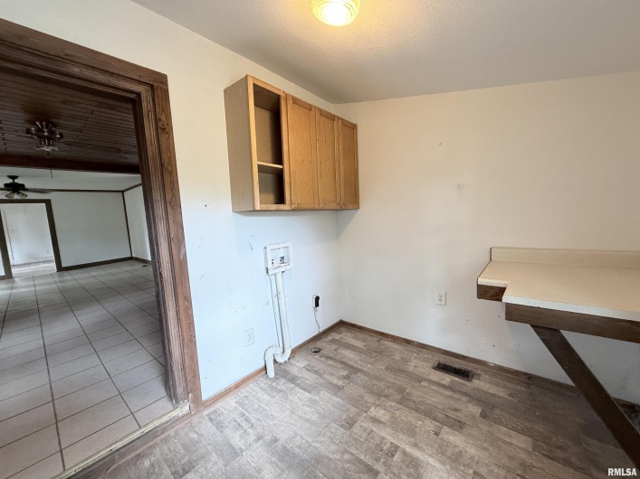 111 LINCOLN Street, Anna, Illinois 62906, 4 Bedrooms Bedrooms, 0 ,2 BathroomsBathrooms,Residential,For Sale,LINCOLN,0,RMAEB459831