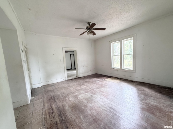 111 LINCOLN Street, Anna, Illinois 62906, 4 Bedrooms Bedrooms, 0 ,2 BathroomsBathrooms,Residential,For Sale,LINCOLN,0,RMAEB459831
