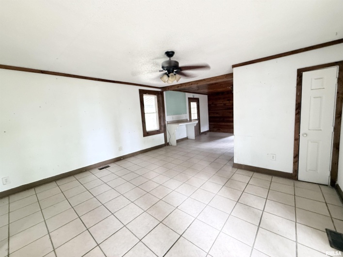 111 LINCOLN Street, Anna, Illinois 62906, 4 Bedrooms Bedrooms, 0 ,2 BathroomsBathrooms,Residential,For Sale,LINCOLN,0,RMAEB459831