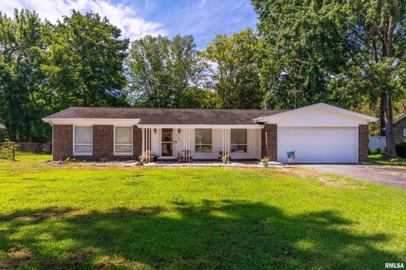 3103 WOODLAWN Place, Marion, Illinois 62959, 3 Bedrooms Bedrooms, 0 ,2 BathroomsBathrooms,Residential,For Sale,WOODLAWN,0,RMAQC4265967