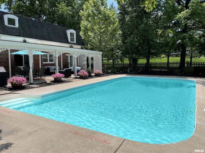 27 PINEWOOD Drive, Carbondale, Illinois 62901, 5 Bedrooms Bedrooms, 0 ,3 BathroomsBathrooms,Residential,For Sale,PINEWOOD,0,RMAEB459833