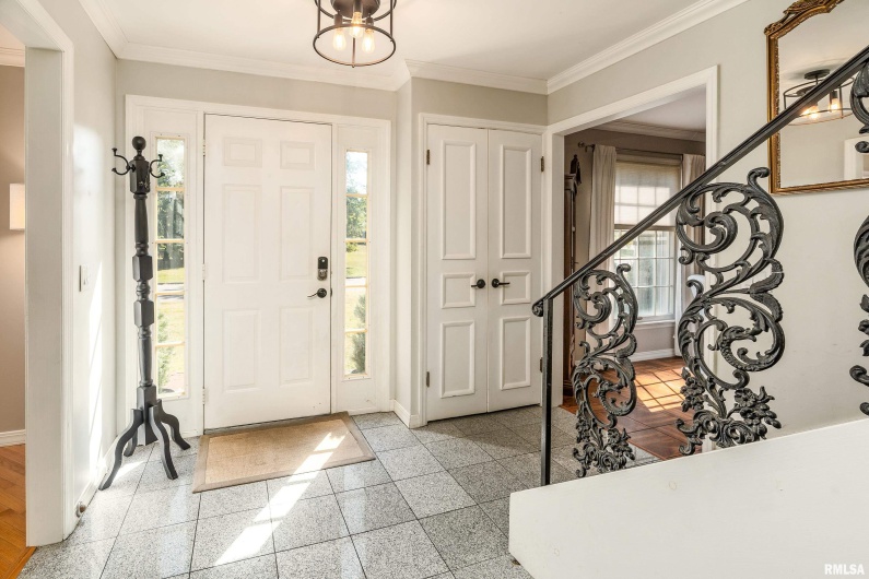 27 PINEWOOD Drive, Carbondale, Illinois 62901, 5 Bedrooms Bedrooms, 0 ,3 BathroomsBathrooms,Residential,For Sale,PINEWOOD,0,RMAEB459833