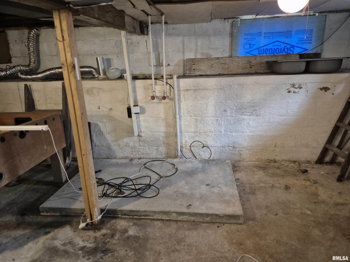 1504 GROVE Street, Eldorado, Illinois 62930, 1 Bedroom Bedrooms, 0 ,1 BathroomBathrooms,Residential,For Sale,GROVE,0,RMAEB459834