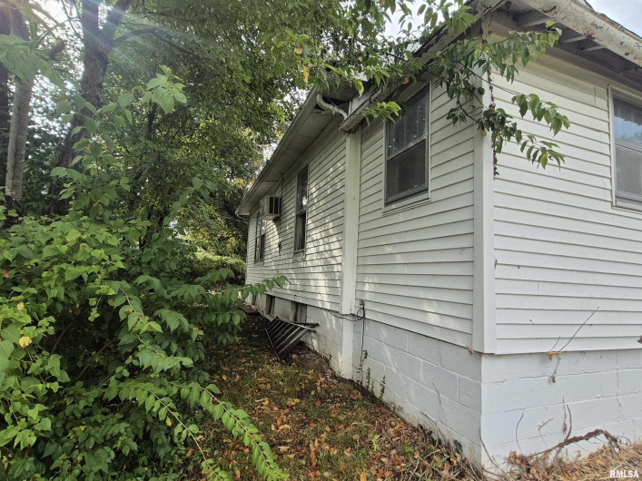 1504 GROVE Street, Eldorado, Illinois 62930, 1 Bedroom Bedrooms, 0 ,1 BathroomBathrooms,Residential,For Sale,GROVE,0,RMAEB459834