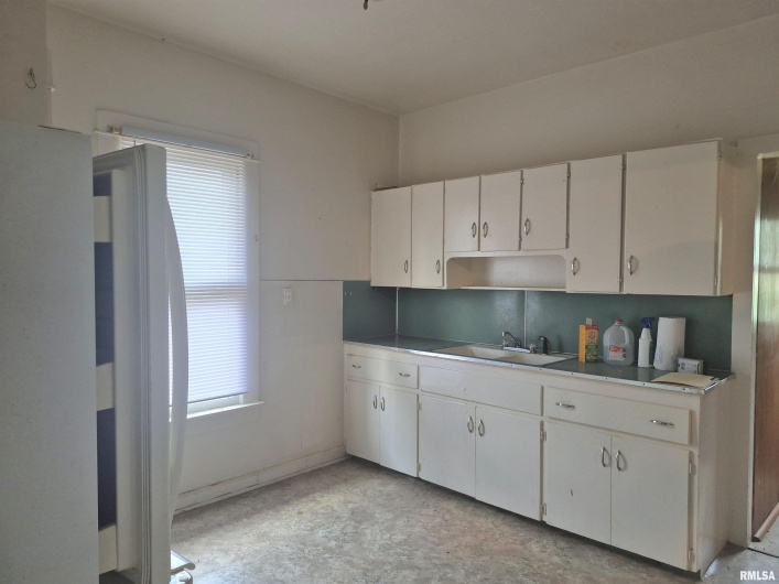 1504 GROVE Street, Eldorado, Illinois 62930, 1 Bedroom Bedrooms, 0 ,1 BathroomBathrooms,Residential,For Sale,GROVE,0,RMAEB459834