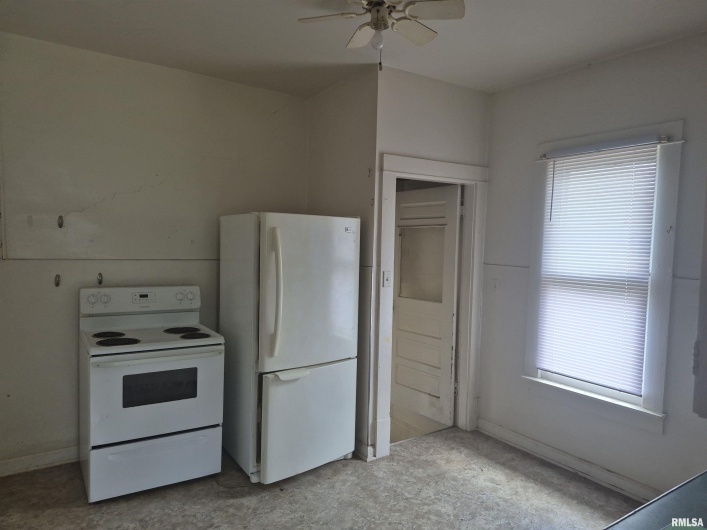 1504 GROVE Street, Eldorado, Illinois 62930, 1 Bedroom Bedrooms, 0 ,1 BathroomBathrooms,Residential,For Sale,GROVE,0,RMAEB459834