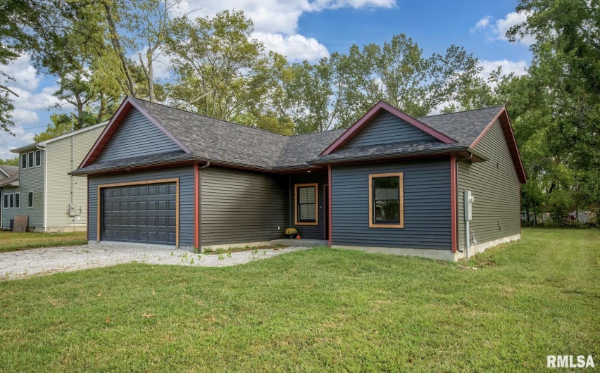 207 Rowatt Street, Cambria, Illinois 62915, 3 Bedrooms Bedrooms, 0 ,2 BathroomsBathrooms,Residential,For Sale,Rowatt,0,RMAEB459837