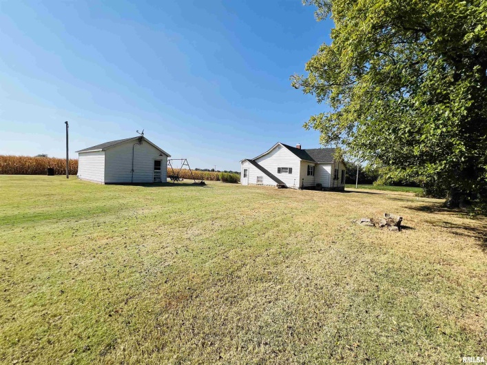 1810 Highway 142 Highway, Eldorado, Illinois 62930, 2 Bedrooms Bedrooms, 0 ,1 BathroomBathrooms,Residential,For Sale,Highway 142,0,RMAEB459838