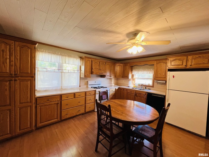 1810 Highway 142 Highway, Eldorado, Illinois 62930, 2 Bedrooms Bedrooms, 0 ,1 BathroomBathrooms,Residential,For Sale,Highway 142,0,RMAEB459838