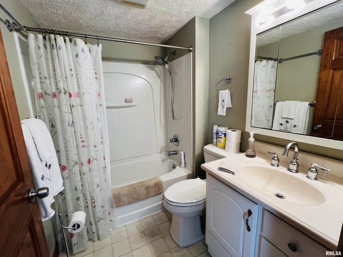 1810 Highway 142 Highway, Eldorado, Illinois 62930, 2 Bedrooms Bedrooms, 0 ,1 BathroomBathrooms,Residential,For Sale,Highway 142,0,RMAEB459838