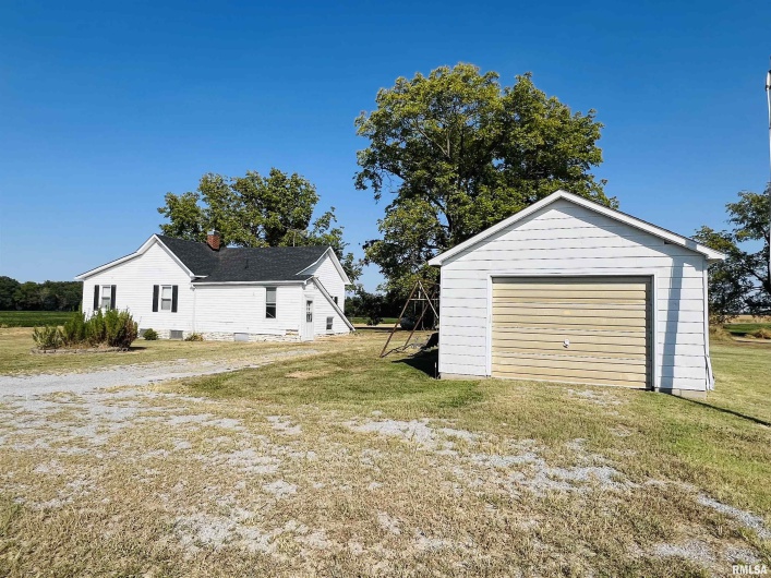 1810 Highway 142 Highway, Eldorado, Illinois 62930, 2 Bedrooms Bedrooms, 0 ,1 BathroomBathrooms,Residential,For Sale,Highway 142,0,RMAEB459838